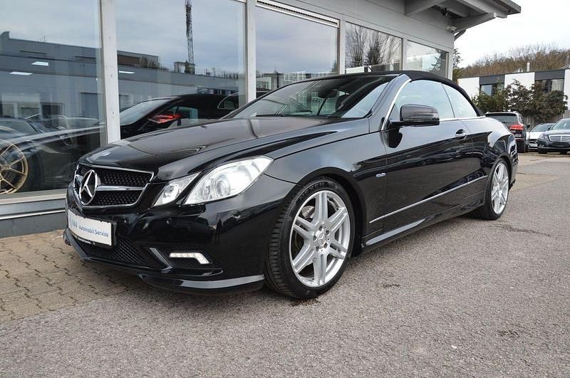 Gebraucht Mercedes E200 AMG 209 PS (153 kW) 2011 Obsidianschwarz Cabrio