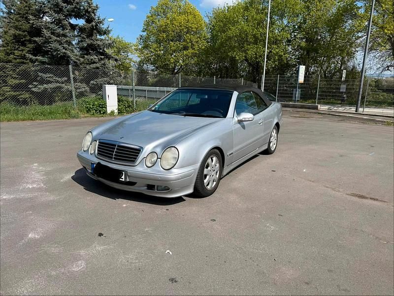 Gebraucht Mercedes CLK230 193 PS (141 kW) 2000 Silber Cabrio