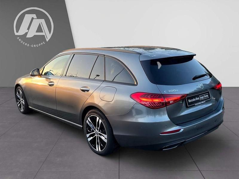 Gebraucht Mercedes C300e Avantgarde 204 PS (150 kW) 2022 Selenitgrau Limousine
