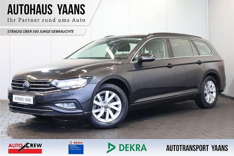 Grau Gebraucht 2023 VW Passat Business Limousine | 21.289 € (Superpreis) - Bild 1/4