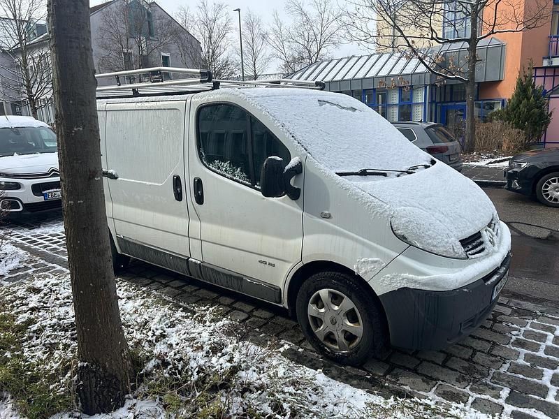 Gebraucht Renault Trafic 114 PS (83 kW) 2012 Weiß Van / Kleinbus