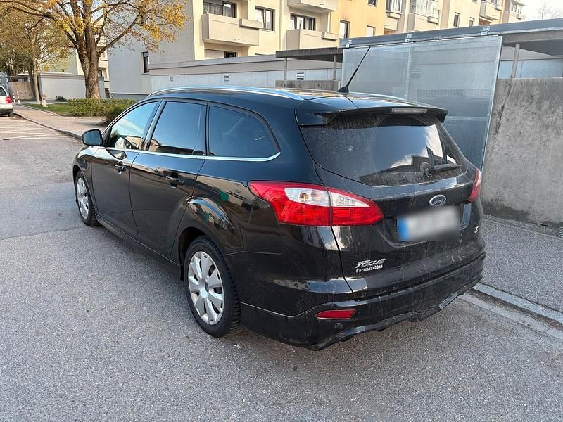 Second-hand Ford Focus 143 CP (105 kW) 2013 Negru Break