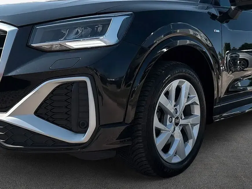 Używany Audi Q2 S-Line 150 KM (110 kW) 2023 Czarny SUV