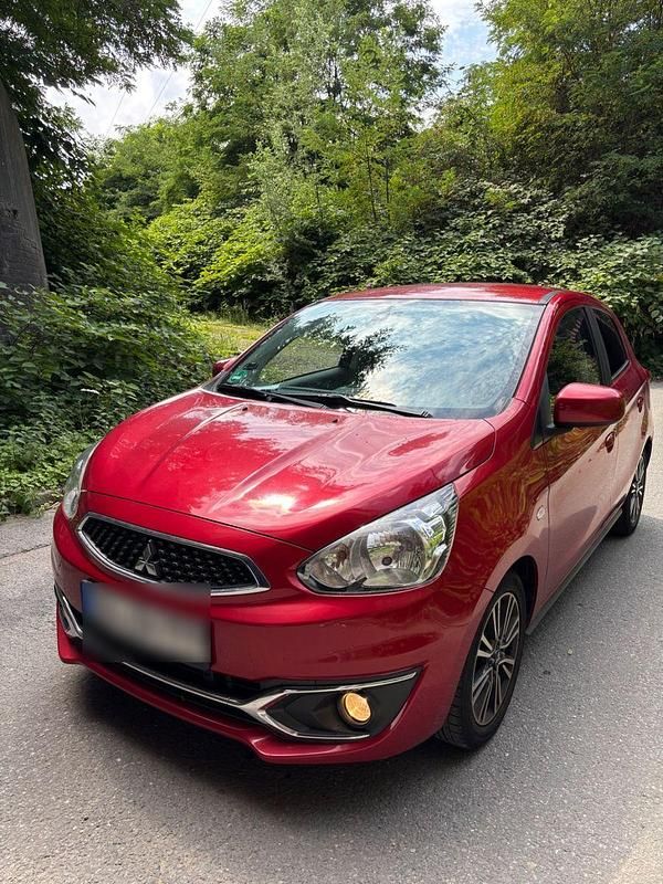 Rot Gebraucht 2018 Mitsubishi Space Star Diamant Edition Kleinwagen | 9.400 € (Fairer Preis) - Bild 1/4