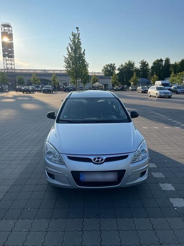 Silber Gebraucht 2009 Hyundai i30 Kombi | 2.850 € (Fairer Preis) - Bild 1/4