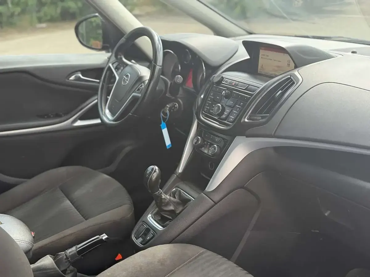 Gebraucht Opel Zafira Tourer Edition 131 PS (96 kW) 2015 Karbonschw graphitschw midnigh Van / Kleinbus