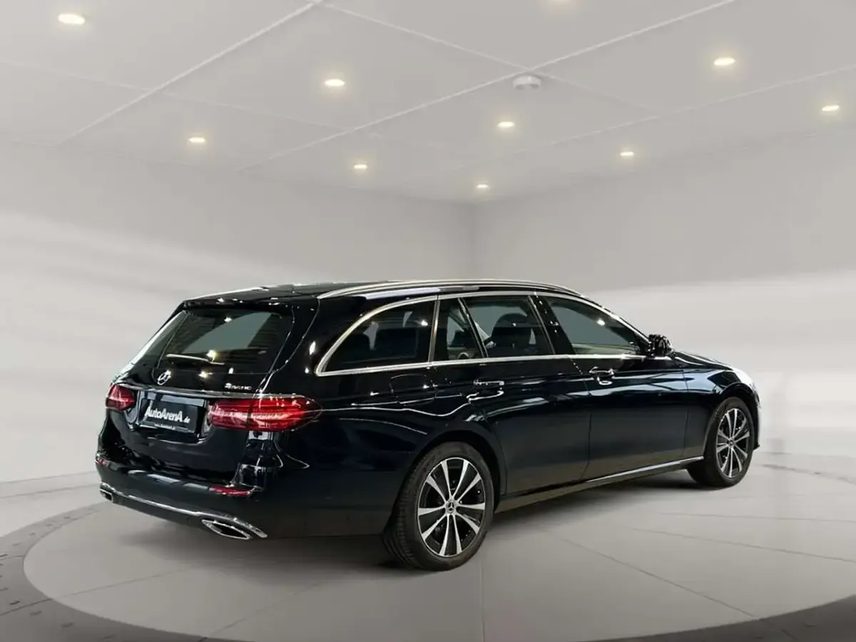 Gebraucht Mercedes E300 Avantgarde 194 PS (142 kW) 2022 Unilack schwarz Kombi