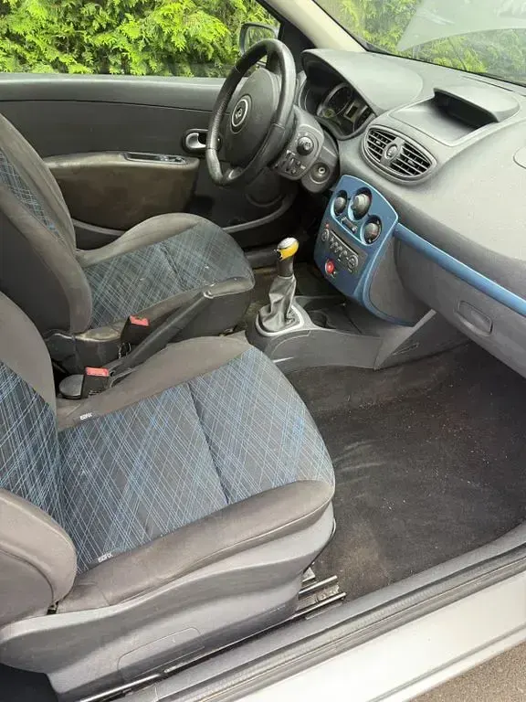 Gebraucht Renault Clio II Dynamique 101 PS (74 kW) 2009 Silber Limousine