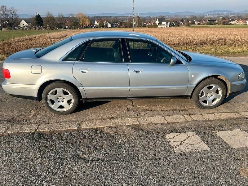 Usata Audi A8 150 CV (110 kW) 1998 Argento Berlina