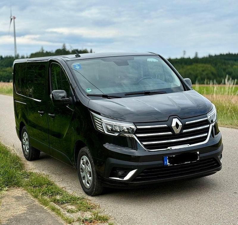 Schwarz Gebraucht 2022 Renault Trafic Van | 33.095 € (Fairer Preis) - Bild 1/4