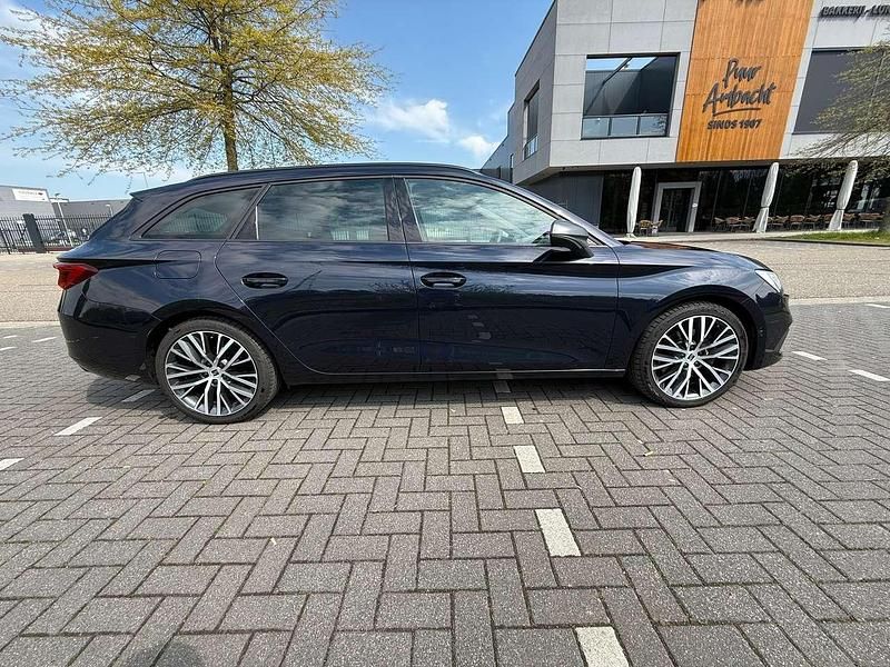 Blau Gebraucht 2022 Seat Leon FR Kombi | 21.900 € (Fairer Preis) - Bild 1/4