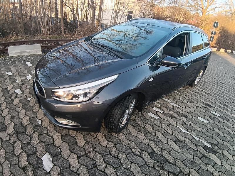 Gebraucht Kia Ceed 128 PS (94 kW) 2015 Grau Kleinwagen