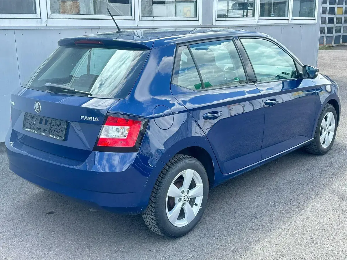 Gebraucht Skoda Fabia 60 PS (44 kW) 2015 Grau Kleinwagen