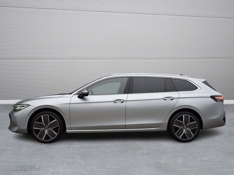 Usata VW Passat Elegance 150 CV (110 kW) 2024 Argento Station wagon