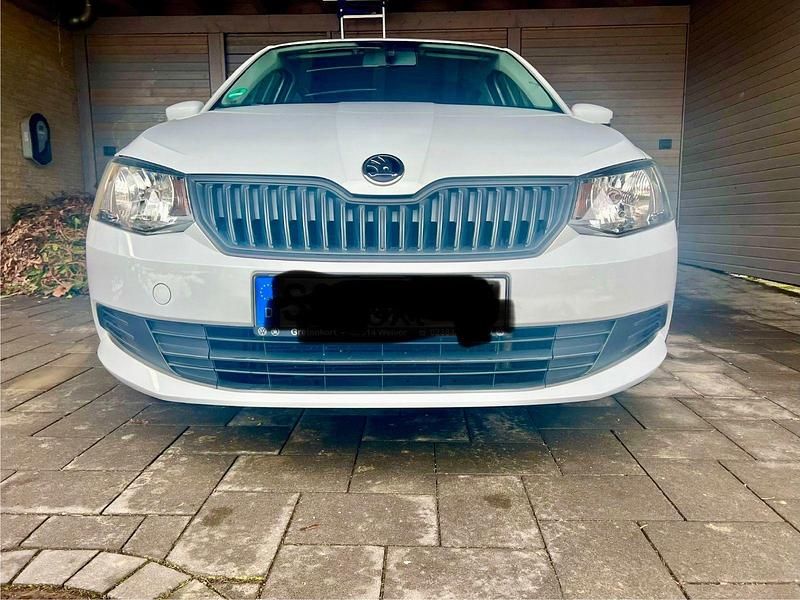 Weiß Gebraucht 2015 Skoda Fabia Active Kleinwagen | 6.000 € (Guter Preis) - Bild 1/4