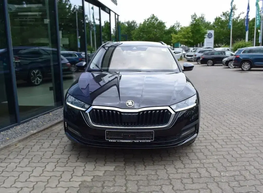 Gebraucht Skoda Octavia Clever 150 PS (110 kW) 2023 Blackmagic perleffekt Kombi