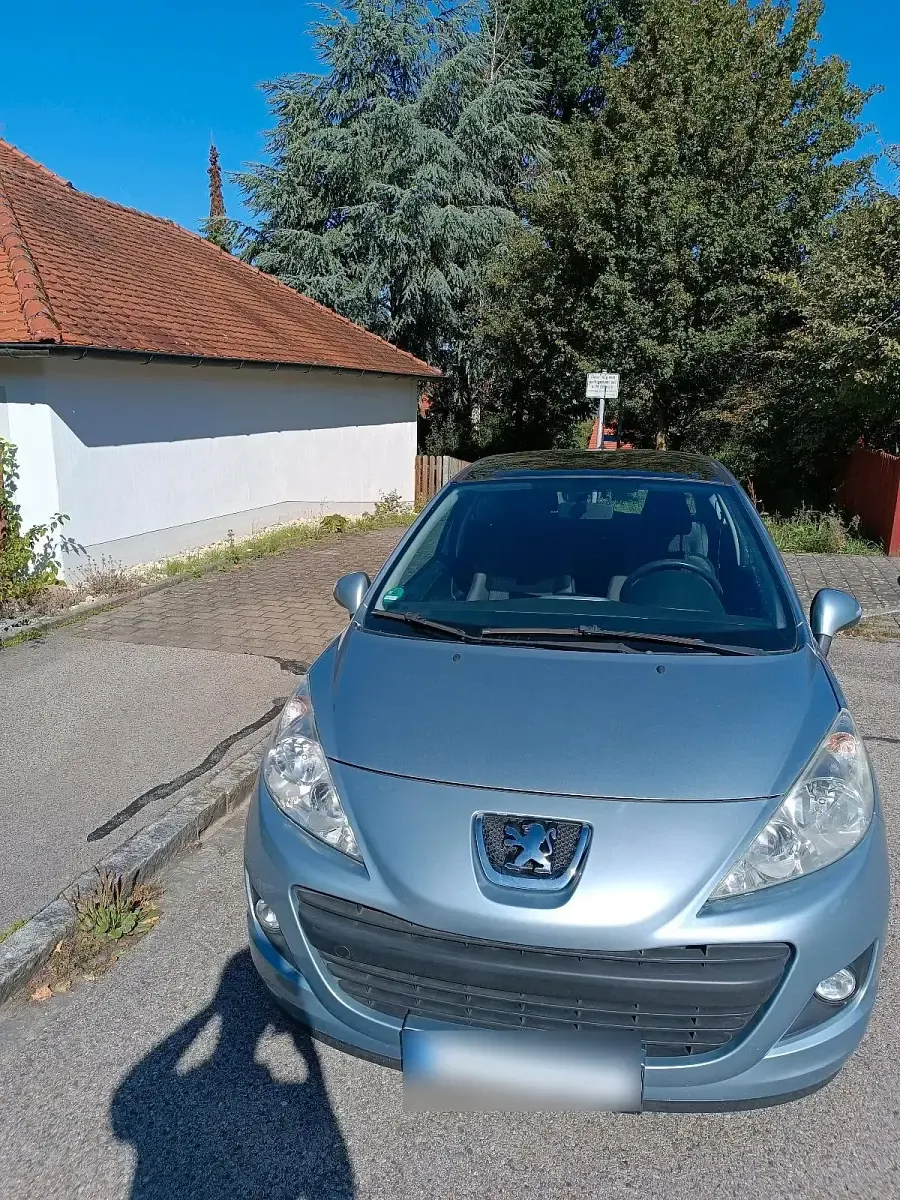 Gebraucht Peugeot 207 95 PS (69 kW) 2010 Blau Kleinwagen
