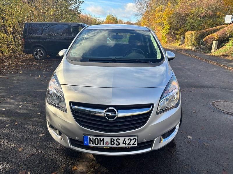 Silber Gebraucht 2015 Opel Meriva Color Edition Van / Kleinbus | 6.450 € (Guter Preis) - Bild 1/4