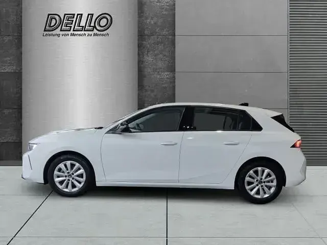 Gebraucht Opel Astra Enjoy 110 PS (80 kW) 2023 Jade weiss/arktis weiss Limousine