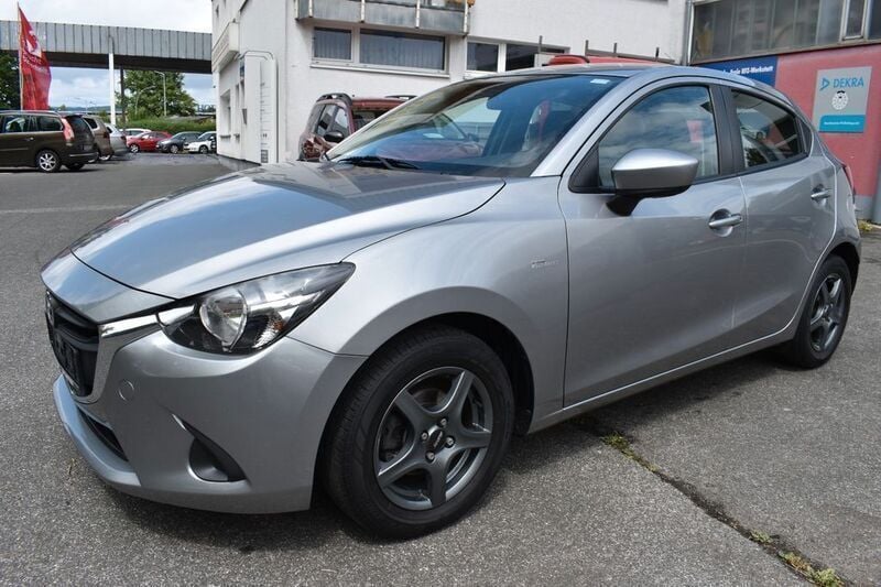 Silber Gebraucht 2016 Mazda 2 Center-Line Limousine | 8.500 € (Fairer Preis) - Bild 1/4