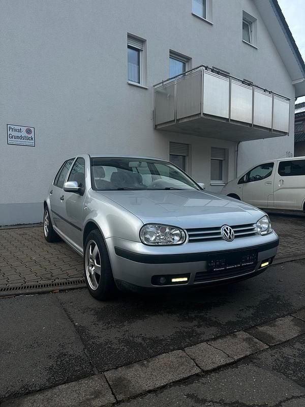 Grau Gebraucht 2002 VW Golf IV Kleinwagen | 1.099 € (Guter Preis) - Bild 1/4