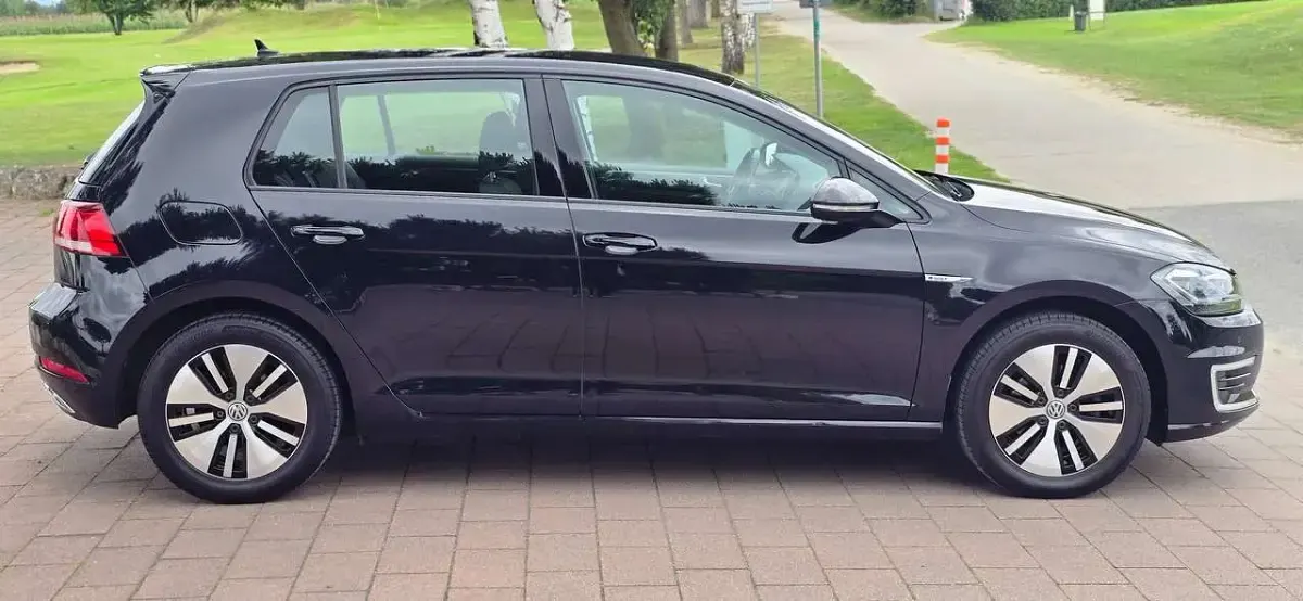 Gebraucht VW e-Golf 100 kW (136 PS) 2020 Deep black perleffekt Kleinwagen
