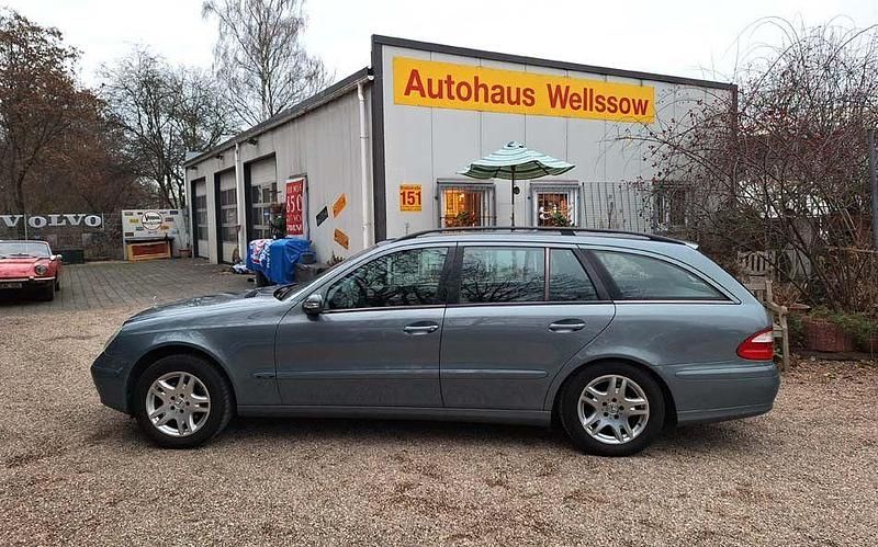Grau Gebraucht 2004 Mercedes E200 Kombi | 4.490 € (Teuer) - Bild 1/4