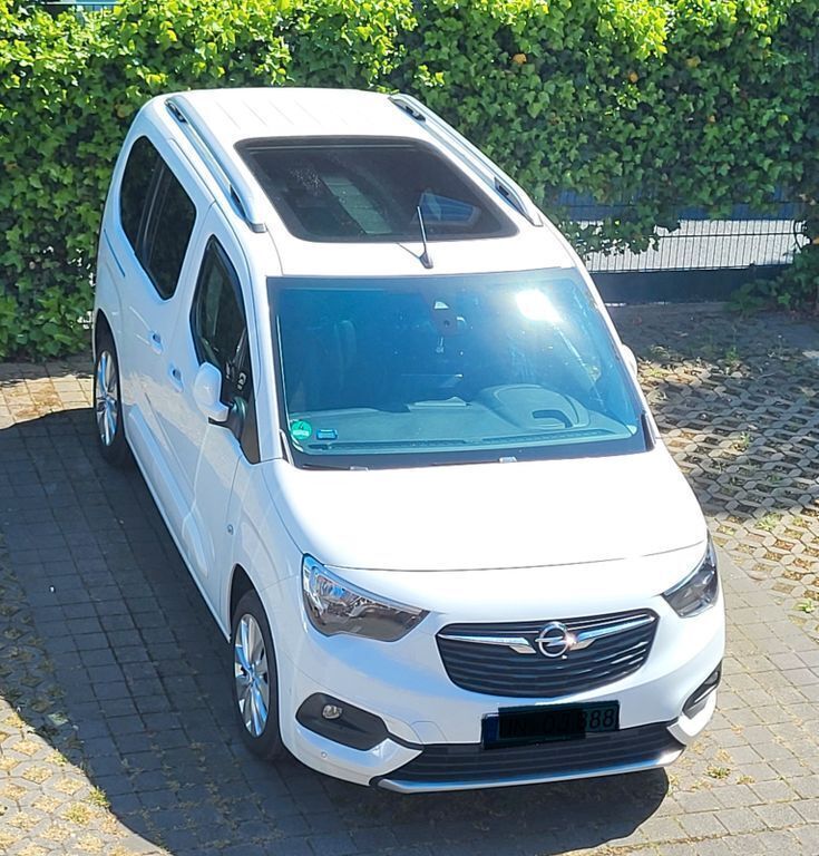 Schwarz Gebraucht 2019 Opel Combo Life Innovation Van / Kleinbus | 15.700 € (Guter Preis) - Bild 1/4