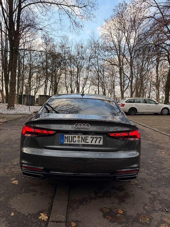 Grau Gebraucht 2020 Audi A5 Sportback S-Line Kleinwagen | 35.000 € (Etwas zu teuer) - Bild 1/4