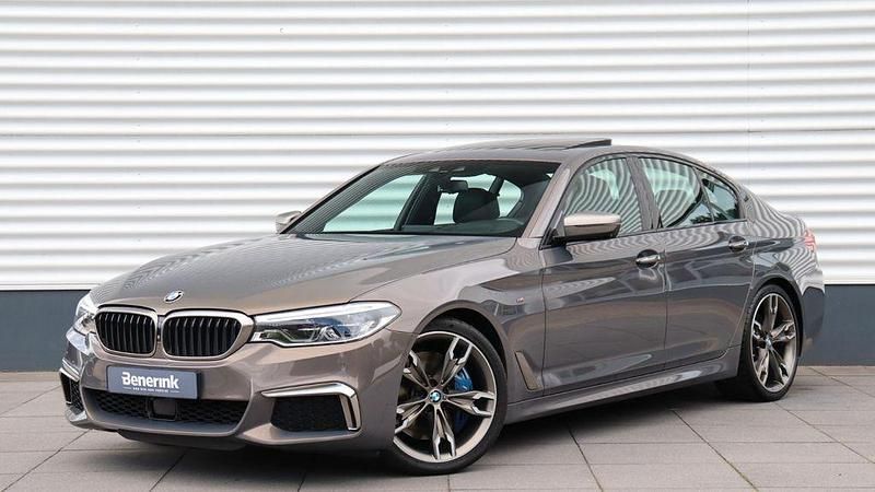 Grau Gebraucht 2018 BMW M550 Performance Limousine | 35.990 € (Etwas zu teuer) - Bild 1/4