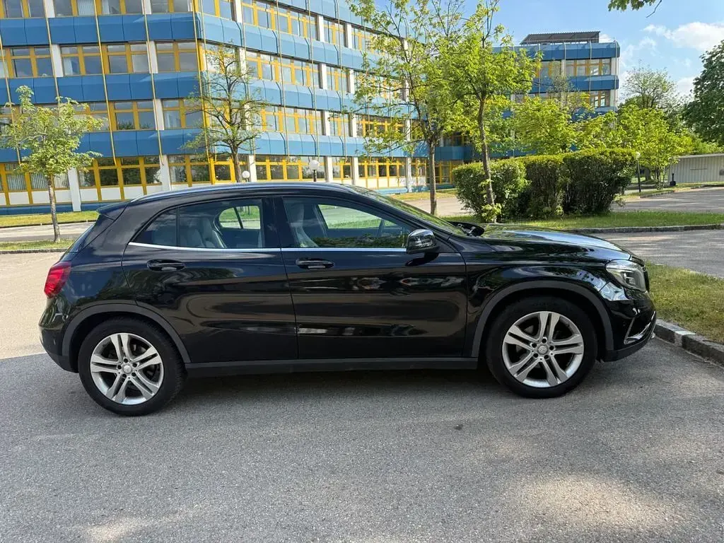 Gebraucht Mercedes GLA200 156 PS (114 kW) 2015 Schwarz SUV