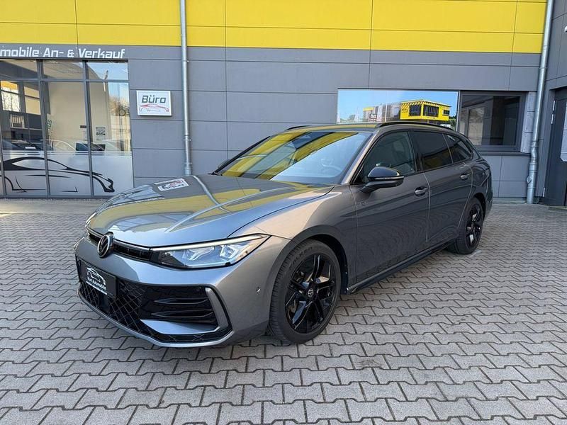 Gebraucht VW Passat R-line 150 PS (110 kW) 2024 Grau Kombi