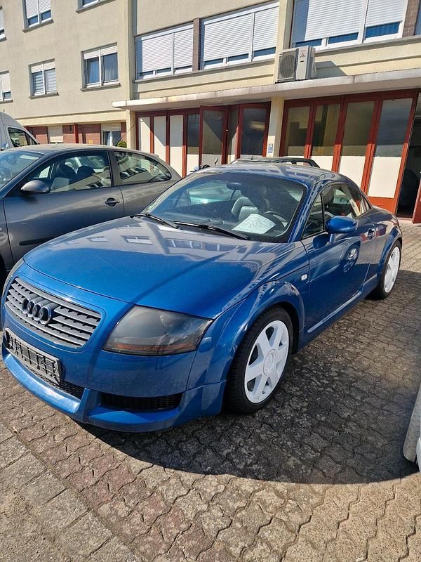 Second-hand Audi TT 193 CP (141 kW) 2000 Albastru Coupe
