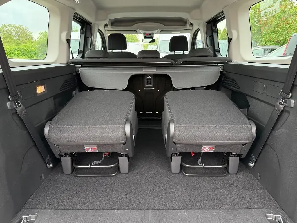 Neu Citroën Berlingo 131 PS (96 kW) 2026 Sirkkagrün metallic Van / Kleinbus