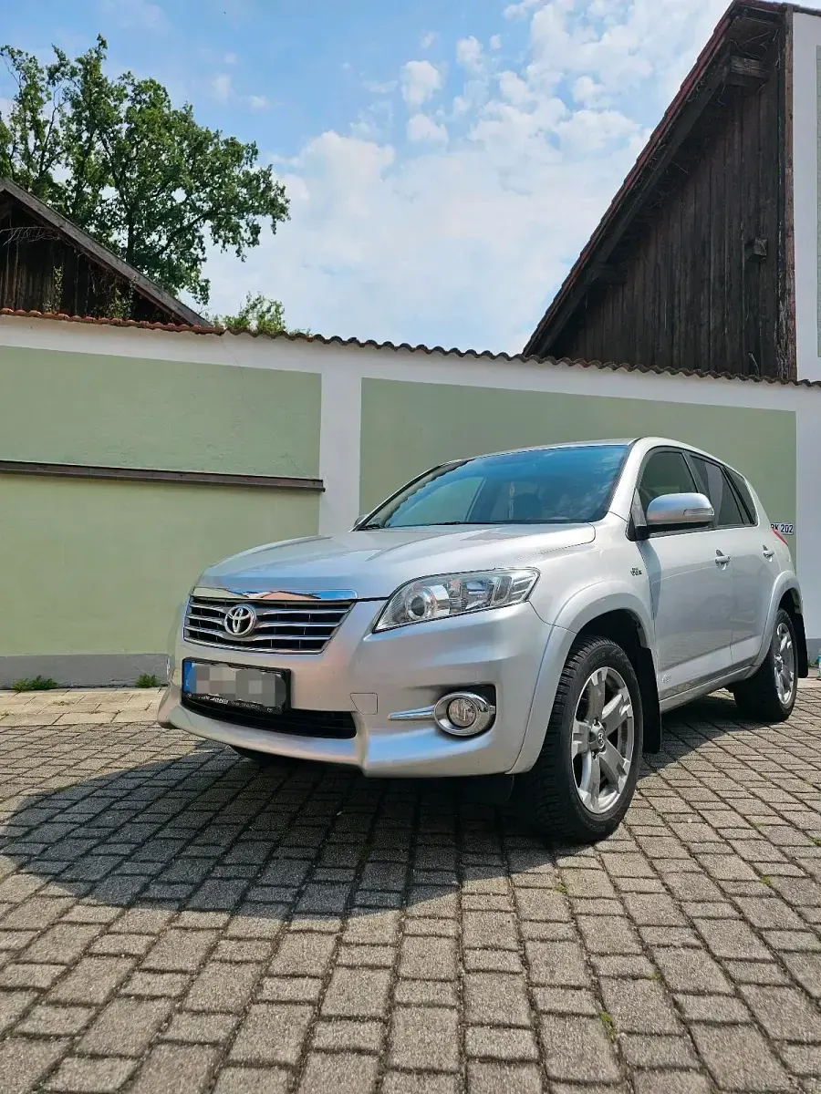 Gebraucht Toyota RAV4 177 PS (130 kW) 2011 Silber SUV