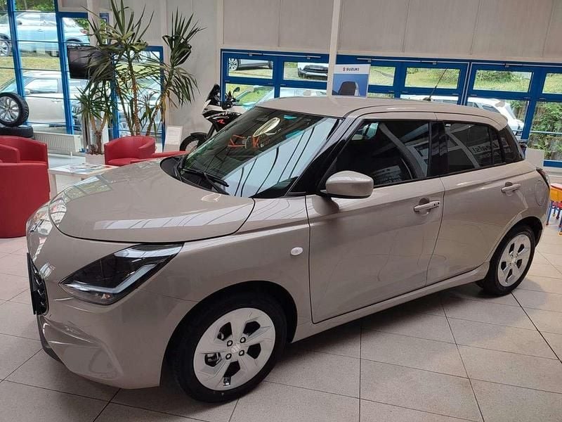 Caravan ivory Neu 2025 Suzuki Swift Comfort Kleinwagen | 20.995 € - Bild 1/4