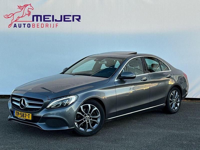 Grau Gebraucht 2017 Mercedes C200 Sport Edition Limousine | 10.285 € - Bild 1/4