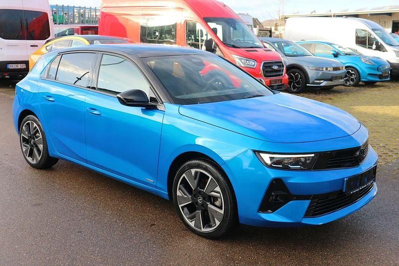 Blau Gebraucht 2023 Opel Astra Ultimate Limousine | 23.500 € (Superpreis) - Bild 1/4