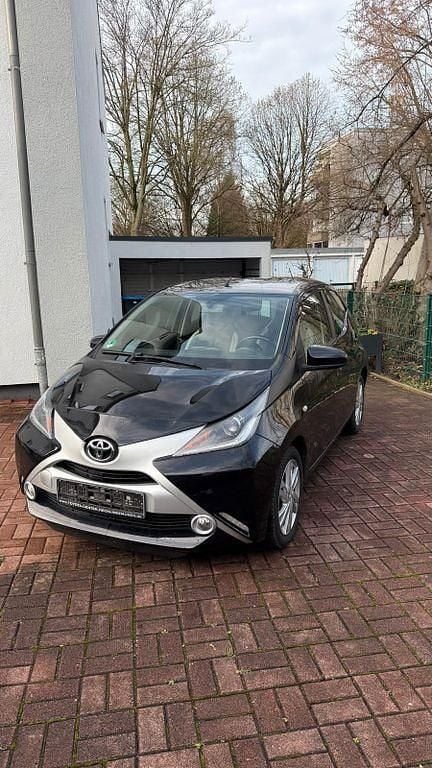 Gebraucht Toyota Aygo 69 PS (50 kW) 2018 Schwarz Kleinwagen