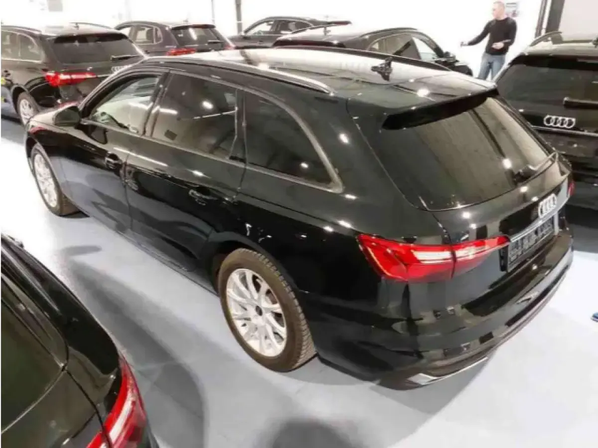 Gebraucht Audi A4 Basis 150 PS (110 kW) 2022 Mythosschwarz metallic Kombi