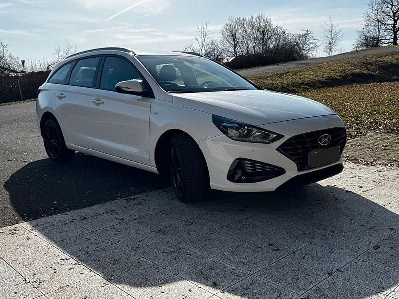 Gebraucht Hyundai i30 120 PS (88 kW) 2022 Weiß Kombi