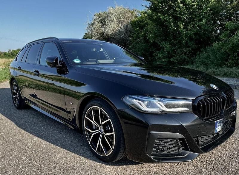 Schwarz Gebraucht 2021 BMW 540 Shadowline Kombi | 37.900 € (Superpreis) - Bild 1/4