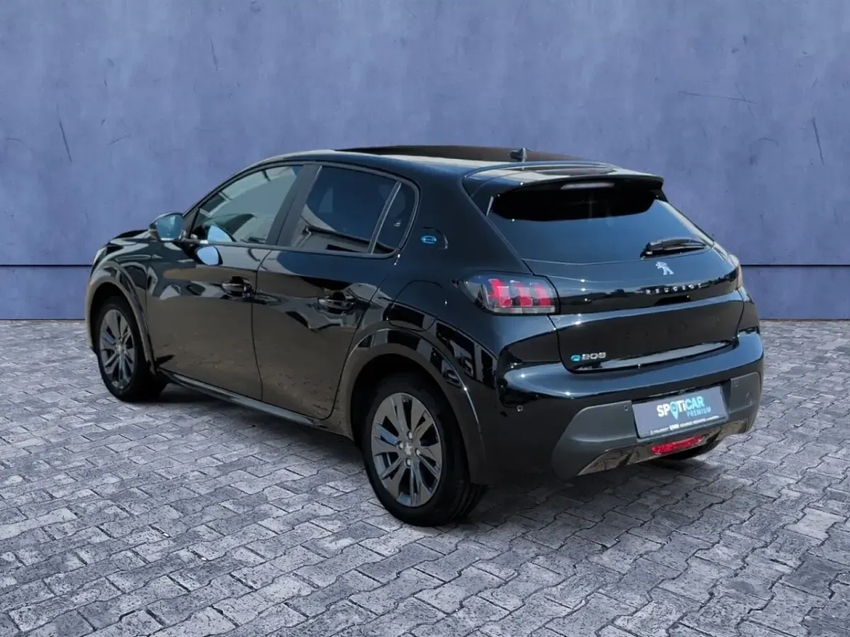Gebraucht Peugeot e-208 Active 100 kW (136 PS) 2022 Schwarz Kleinwagen