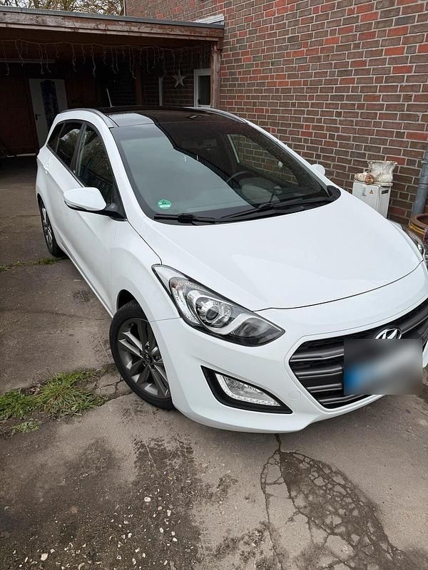 Gebraucht Hyundai i30 110 PS (80 kW) 2016 Weiß Kombi