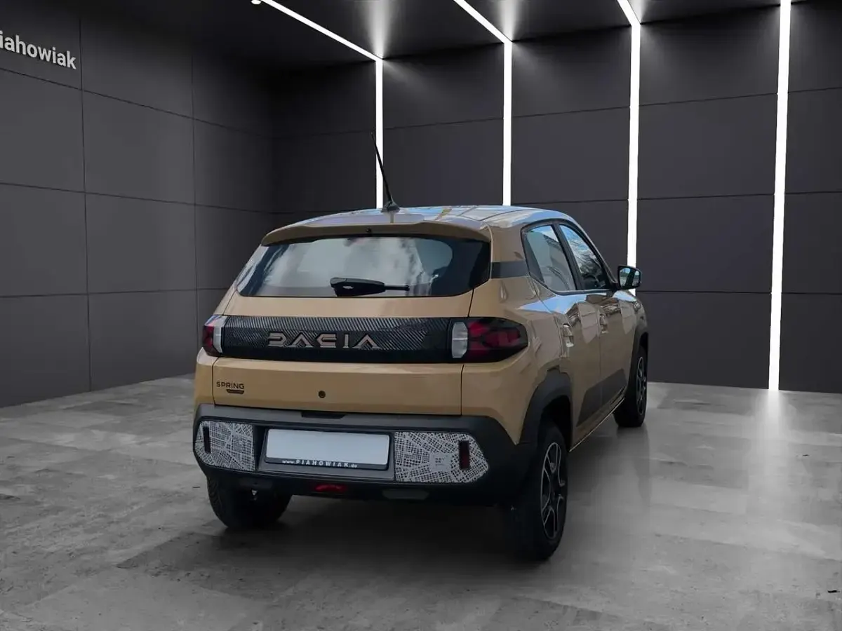 Używany Dacia Spring Extreme 47 kW (65 KM) 2024 Beżowy Hatchback