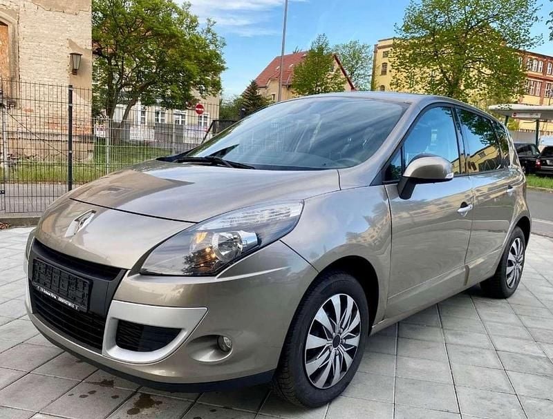 Braun Gebraucht 2011 Renault Scénic Bose Edition Van / Kleinbus | 4.300 € (Fairer Preis) - Bild 1/4