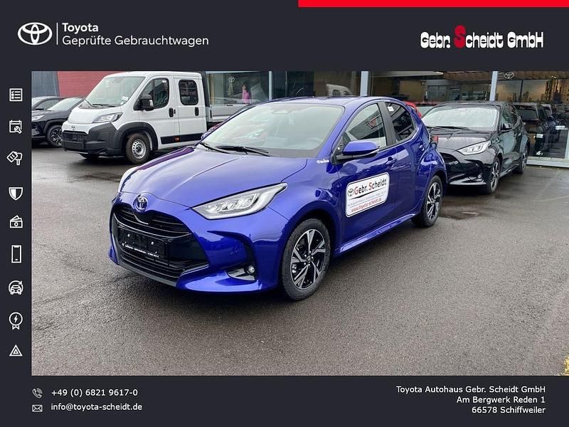 Blau Neu 2025 Toyota Yaris Hybrid Limousine | 27.480 € (Etwas zu teuer) - Bild 1/4