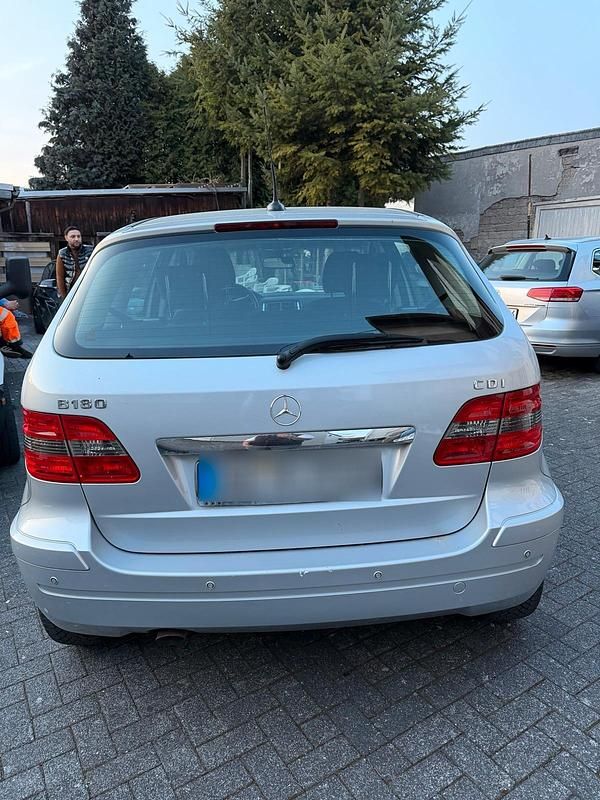 Gebraucht Mercedes B180 109 PS (80 kW) 2008 Silber Van / Kleinbus