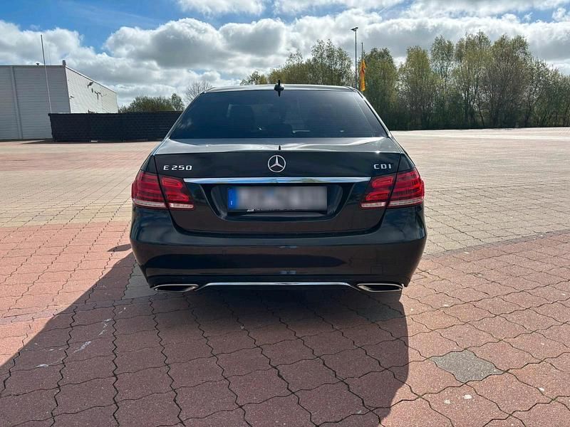 Second-hand Mercedes E250 170 CP (125 kW) 2013 Negru Berlinǎ