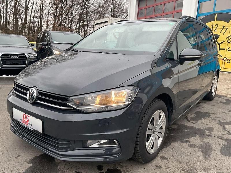 Gebraucht VW Touran 120 PS (88 kW) 2016 Uranograu/cinza urano Van / Kleinbus